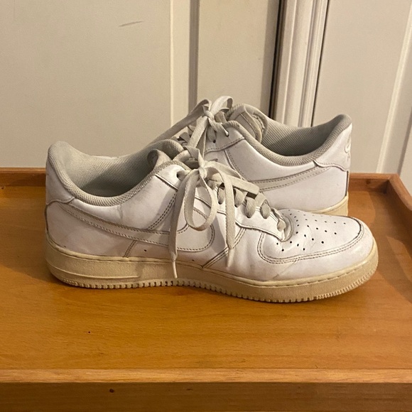 Men’s Size 12 Nike AF 1 White Sneakers - Picture 7 of 8